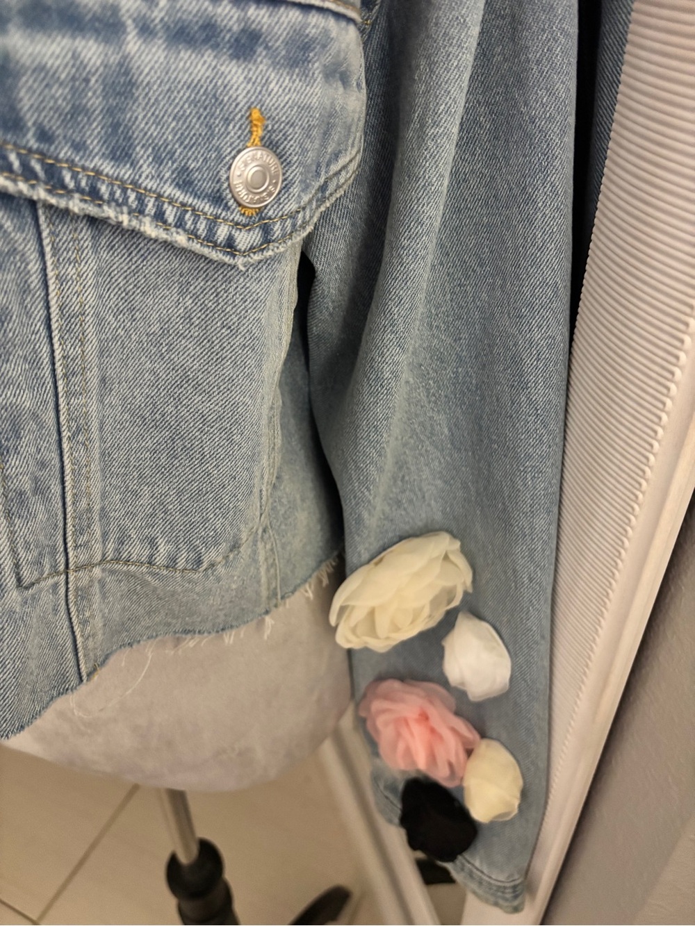 Signature 8 Multi-Color 3D Floral Appliqué Cropped Denim Jacket - Picture 3 of 11